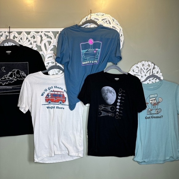 Old Navy Graphic Tees Outdoors Video Games Travel Men's Small Women's Medium - Picture 1 of 8